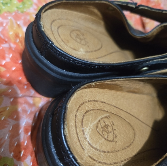 LIKE NEW Ariat Women's Size 7.5B Black Leather Mules - Picture 7 of 11